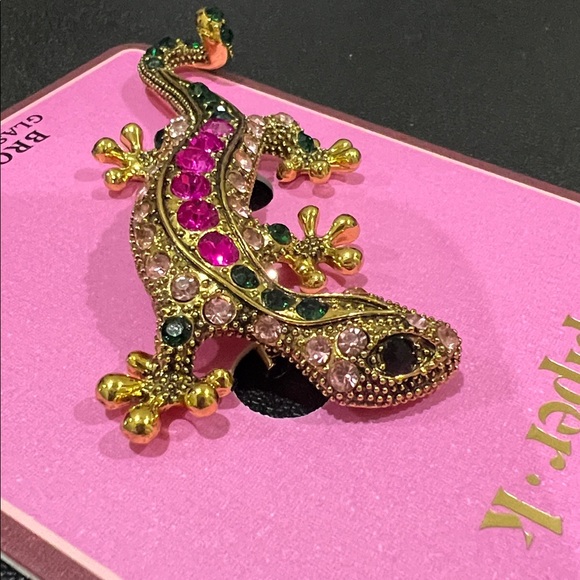 Piper K | Gecko 🦎 Brooch - Picture 4 of 9